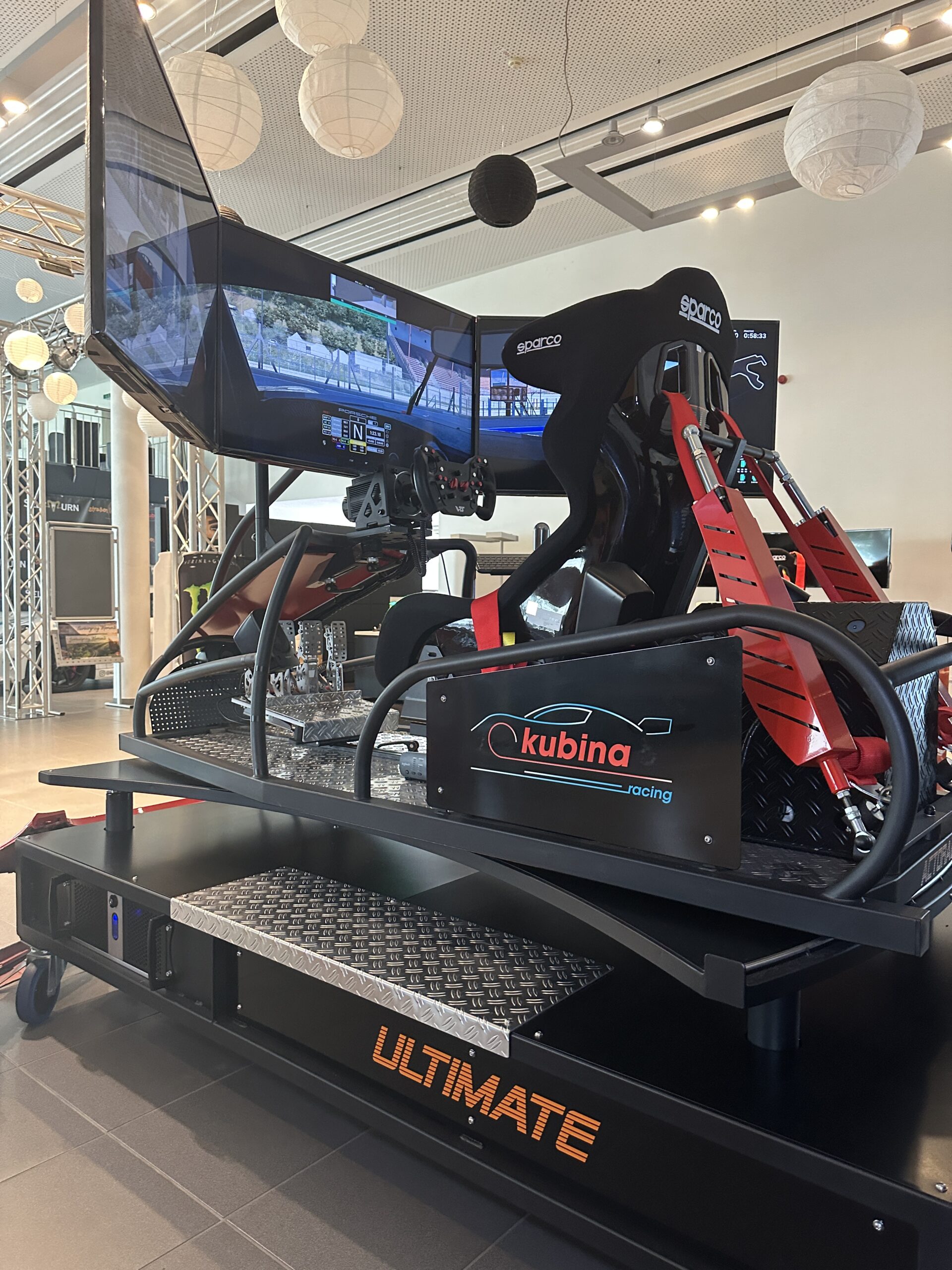 Virtual Racing Lounge - Sim-Racing Events und Vemietung